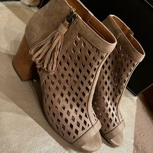 Maurices chunky open toe tan zip up booties - Size 9